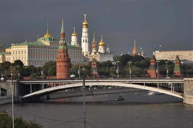 kremlin desde la catedral de cristo salvador-moscu