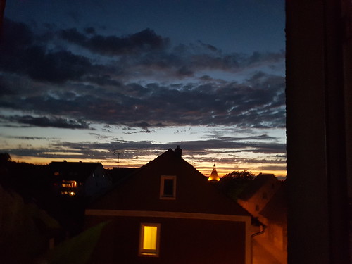house buildingexterior sunset night builtstructure nopeople architecture outdoors roof residentialbuilding sonnenuntergang???? cadolzburg sporch sky