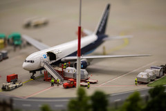 Miniatur Wunderland: Maersk Cargo Flugzeug am Knuffingen Airport