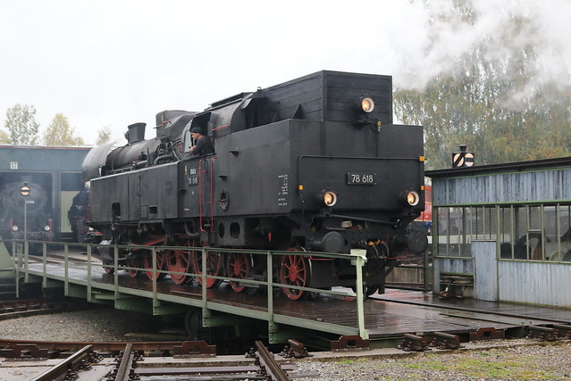 ÖGEG: Schnellzug-Tenderlokomotive 78 618 auf der Drehscheibe in Ampflwang