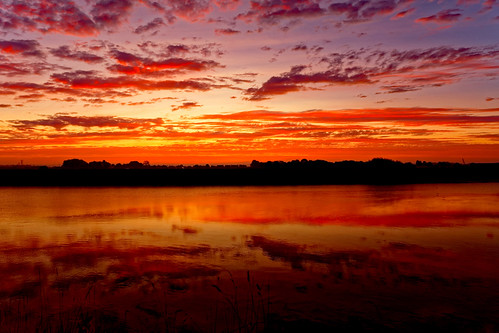 river trent dawn morning sunrise water tranquil waterway reflections reflectionsofcolour sky cloud clouds colour british uk england northlincolnshire keadby stather stathe staith tidal ef2470f28llusm eos5dmkiv canon nature sunlight reds oranges atomspheric halcyon
