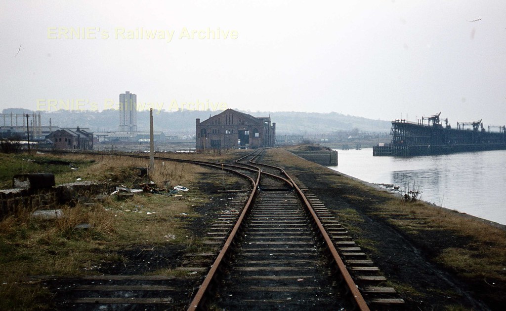 Gateshead, Dunston Former Tanfield Br etc , Dunston staiths on right 1980 s517