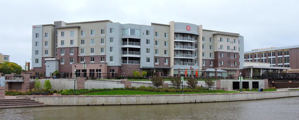 Hilton Garden Inn On The Sioux River In Downtown Sioux Fal Flickr