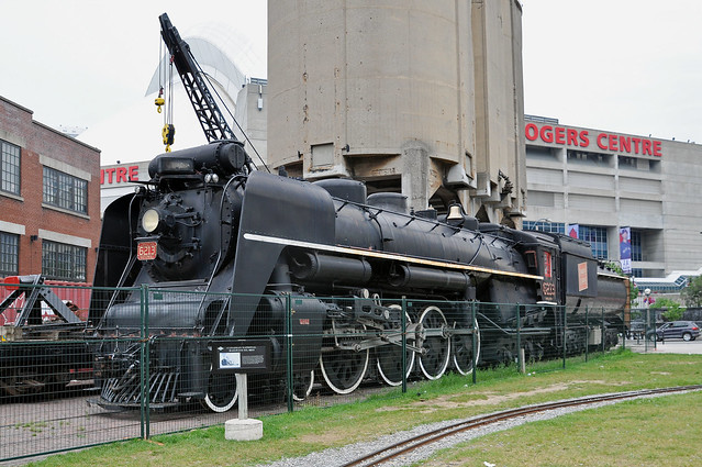 Dampflok der Canadian National Railway mit der Nummer 6213. Die Lok wurde 1942 erbaut und hat eine Achsfolge CH 4-8-4. Die Lok steht im John Street Roundhouse in Toronto. Die Aufnahme stammt vom 22.07.2017.