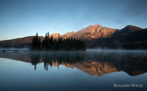 north america canada alberta banff rocky mountains jasper pyramid lake morning sunrise reflection