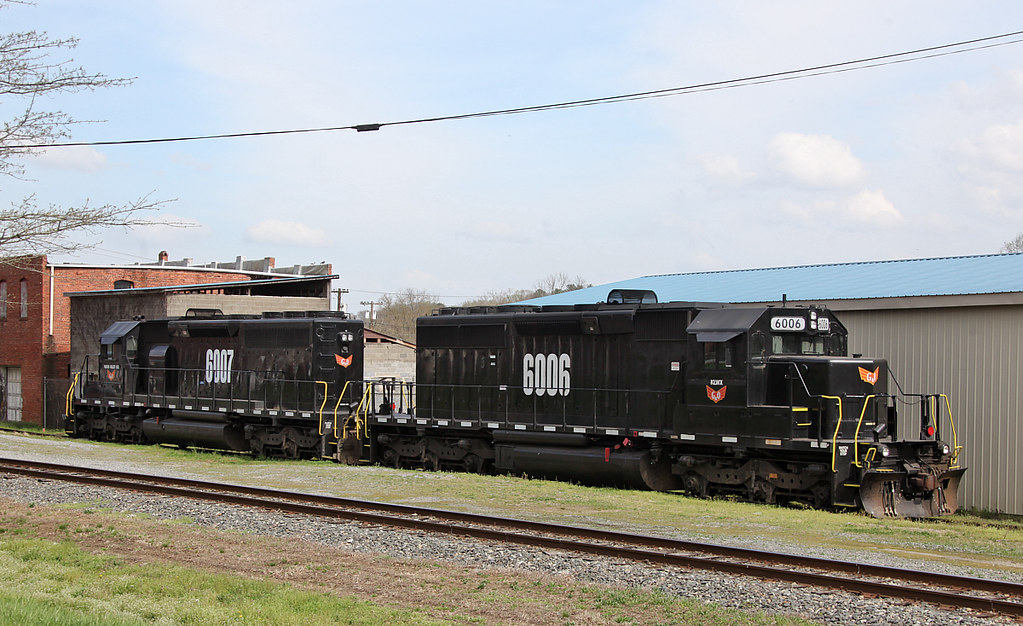 KLWX 6006 and 6007 in Elkin, NC on April 11, 2013 | 6006 a S… | Flickr