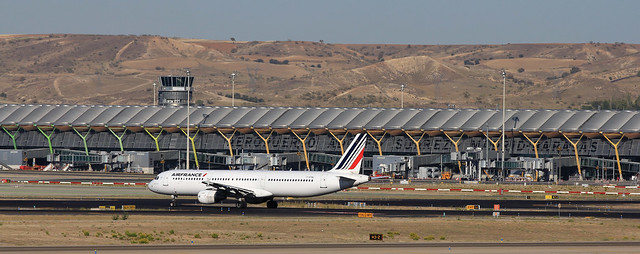 Air France / Airbus A321-212 / F-GTAU