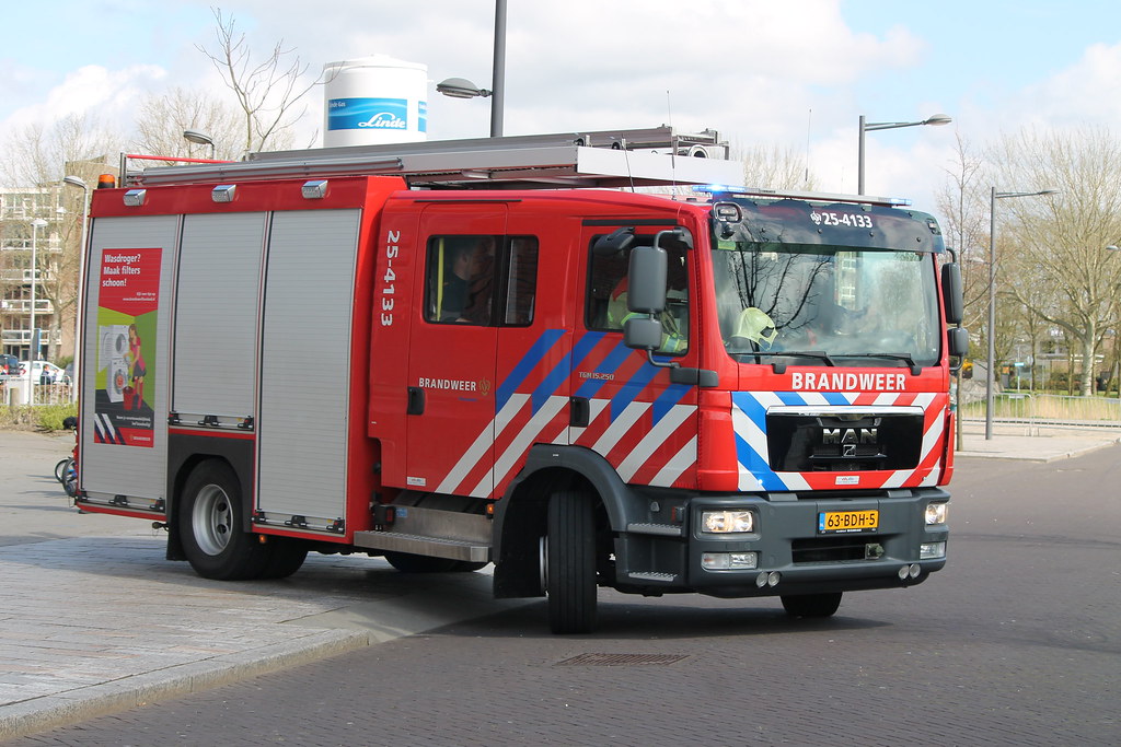 25-4133 | Tankautospuit | Brandweer Flevoland Roepnummer: 25… | Flickr