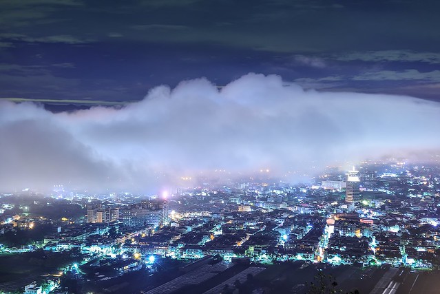 Clouds covering, Puli downtown 埔里虎頭山