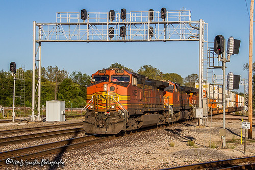 bnsf bnsfrailway bnsfthayersouthsub burlingtonnorthernsantafe burlingtonnorthernsantaferailway sunset ge c449w cnjunction broadway bnsf5455 sky memphis tennessee digital merchandise commerce business wow haul outdoor outdoors move mover moving scanlon canon eos engine rail railroad railway train track horsepower logistics railfanning steel wheels photo photography photographer photograph capture picture trains railfan locomotive trees