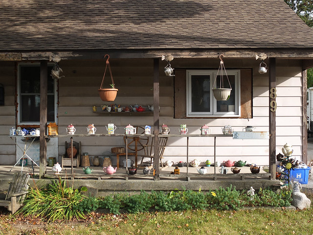 House with teapots