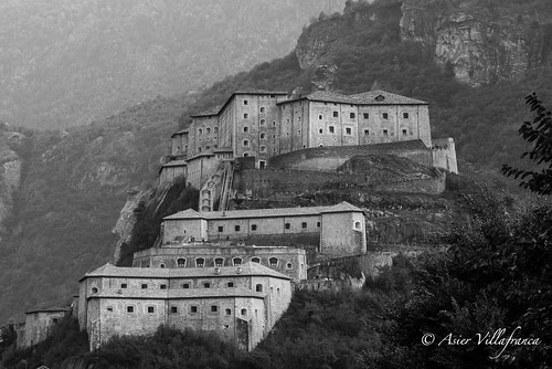 hône valledaosta italia bard forte fort italy military architecture stronghold