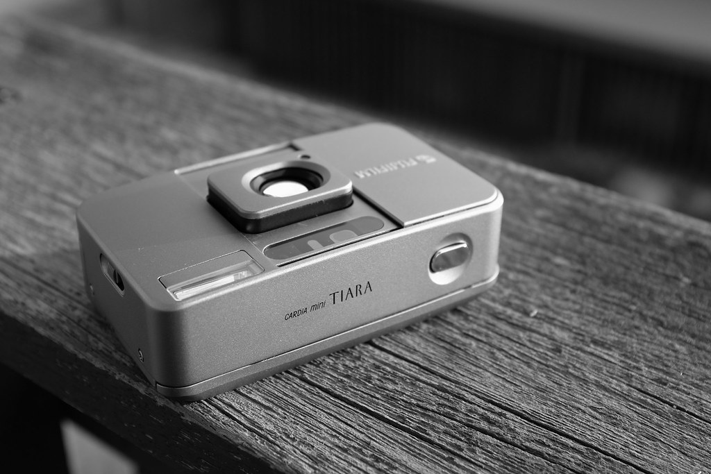 【祝開店！大放出セール開催中】 FUJIFILM TIARA cardia mini フィルムカメラ
