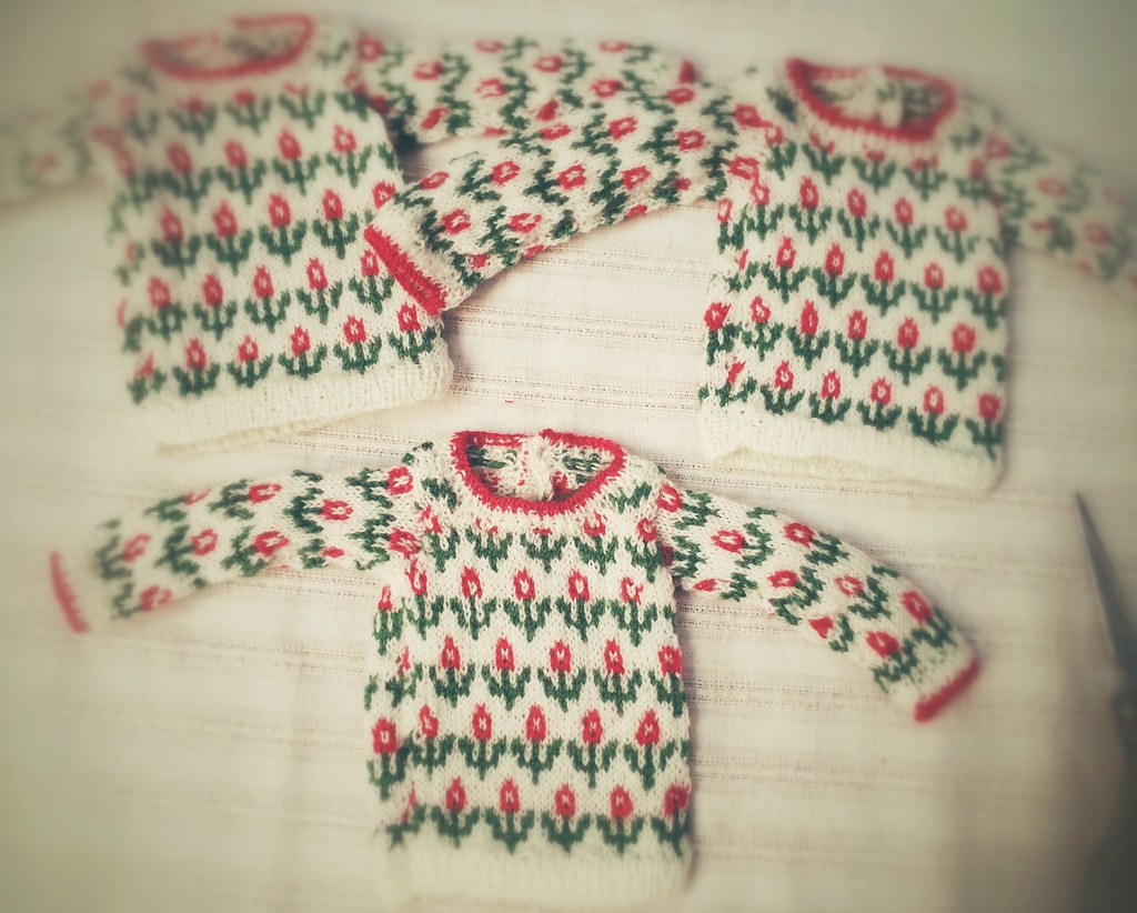 Sweater | Finish 3 red flower sweater🎀🌹🌷 | Jiajia++ Hsu | Flickr