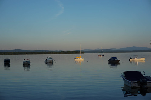 boats dusk evening sailboat sunset champlain lakechamplain northheroisland northhero vt vermont bay cove everybodylovesasunset atardecer