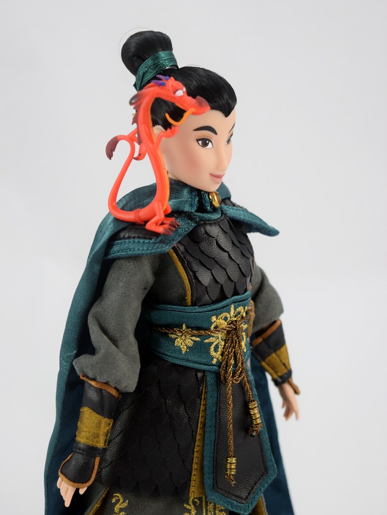 D23 Designer Mulan and Li Shang Doll Set - Mulan Deboxed -… | Flickr