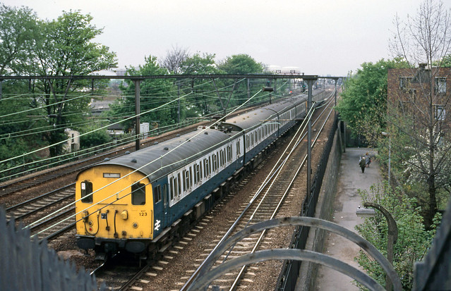 E.M/U 307.123 at Romford Victoria Rd Footbr. May'87.