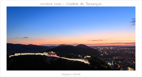 Octobre rose - Citadelle de Besançon by Stéphane Gavoye, #Doubs #FrancheComté #MagnifiqueFranceunesco vauban citadelle octobrerose bregille crépuscule etique