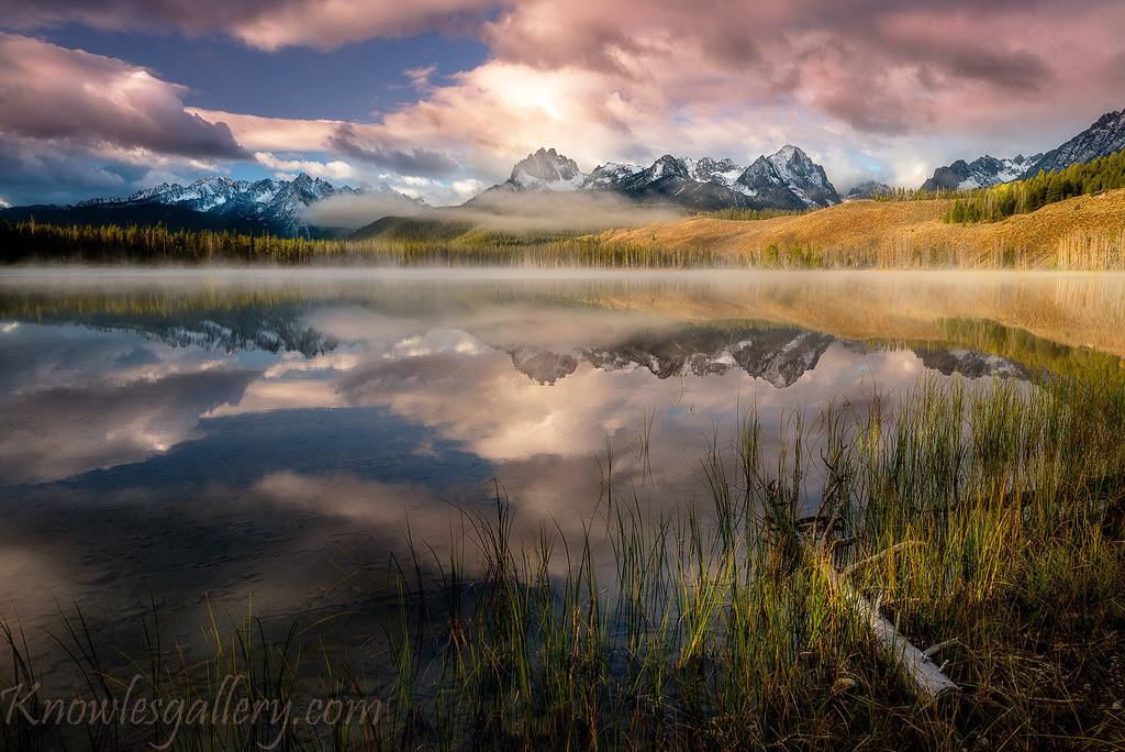 Chuck Knowles - Dramatischer Sonnenaufgang über Little Redfish Lake Idaho