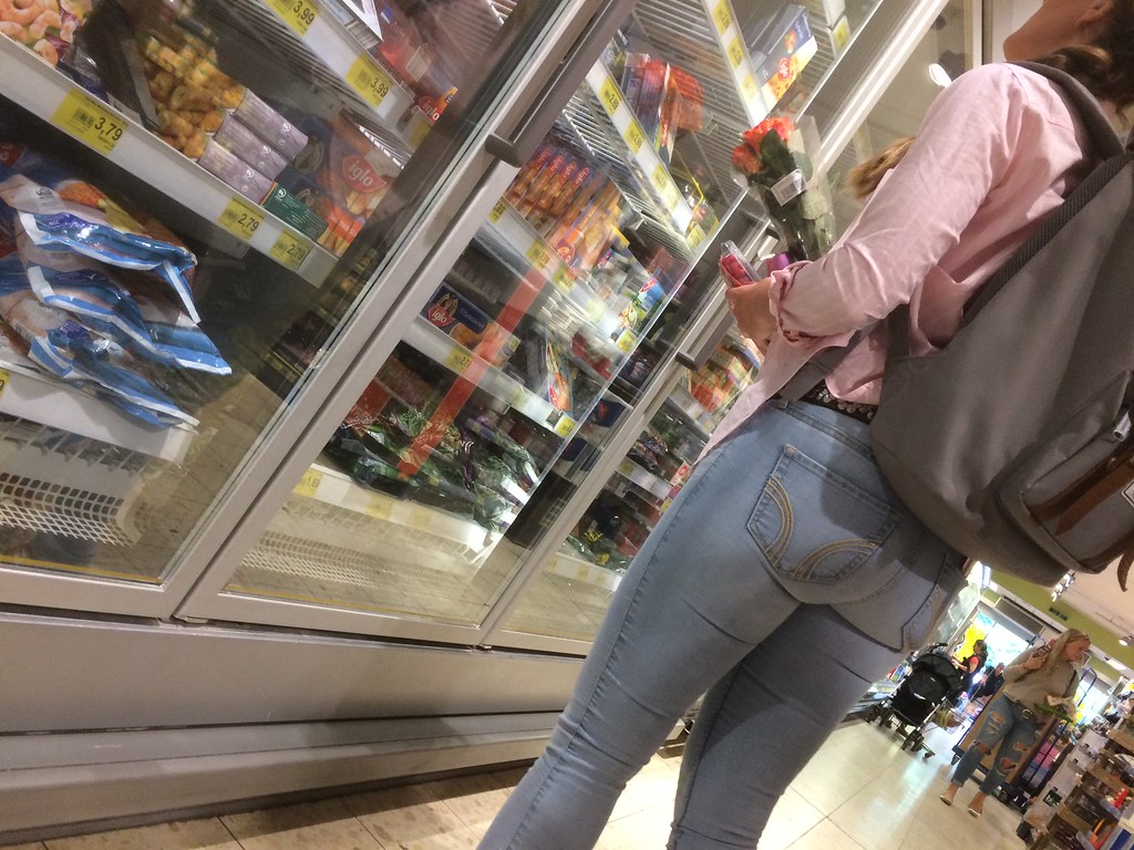 Candid asses in tight Levi jeans