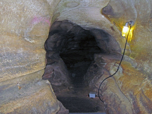 Tubular cave passage (New York Subway, Mammoth Cave, Kentucky, USA) 4