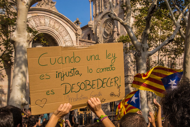 21S2017 Concentració davant el Tribunal Superior de Justícia de Catalunya. #LlibertatDetinguts