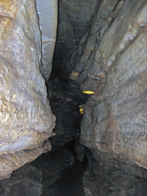 Canyon passage (Boone Avenue, Mammoth Cave, Kentucky, USA) 2