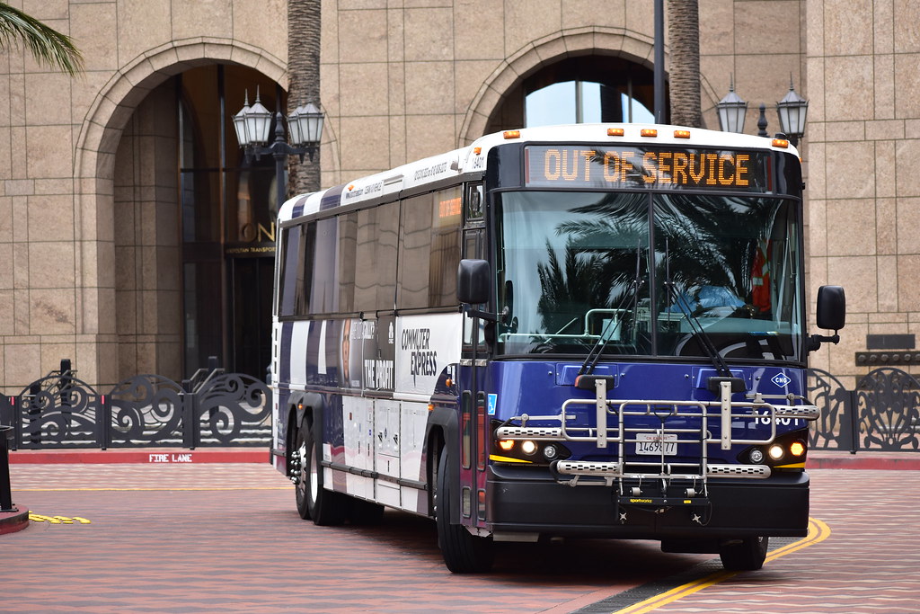 LADOT Commuter Express | New MCI D4500CT CNG operating for L… | Flickr