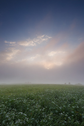 velkylipnik presovskykraj slovakia pieniny meadow mouintains fog sunrise mist