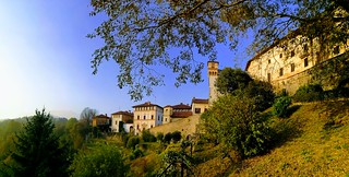 Castello di Valdengo in Autunno  #autumn #nature #fall #october #beautiful #love #photography #photooftheday #happy #girl #trees #sun #photo #travel #forest #weekend #sky #sunset #halloween #beauty #naturephotography #leaves #nofilter #friday