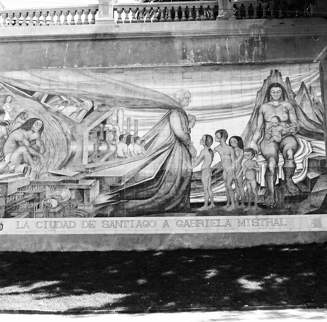 El Mural a Gabriela Mistral al pie del Cerro Santa Lucía por Heydecker, Joe J. 1970