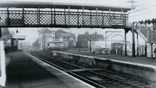 Har 113 - c1950 - Harleston Station looking towards Tivetshall on Wavney Valley Line.