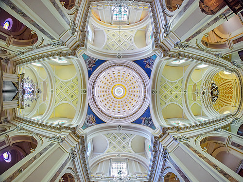 architecture architektur aufwärts ceiling church cupola dach deckengewölbe fisheye italia italien italy kirche kuppel locorotondo madredisgiorgiomartire olympusem1 round rund symmetry upwards walimex75mm