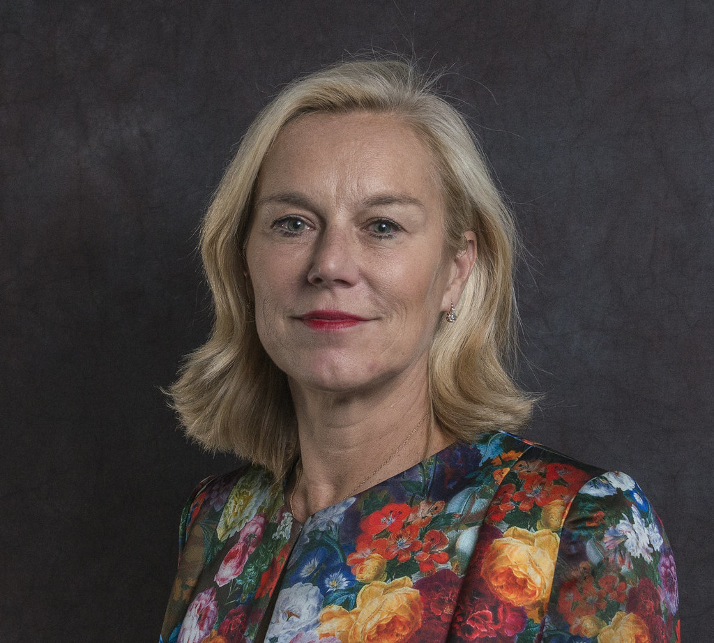 Verwonderend Portretfoto's minister Sigrid Kaag | minister voor Buitenlan… | Flickr KF-08