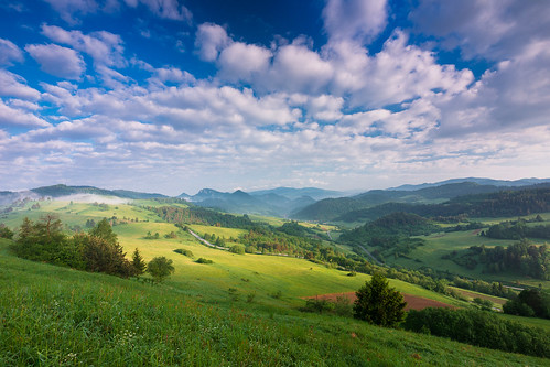 velkylipnik presovskykraj slovakia pieniny mountains morning spring panorama trzykorony
