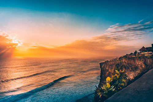 Sunset At Uluwatu Temple | Uluwatu Temple (also known as Pur… | Flickr