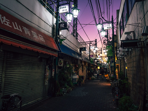 em1 mzuiko1240mmf28pro japan tokyo kamata urban city street alley shops sunset gradation sky evening night life ramp train railway electric wire