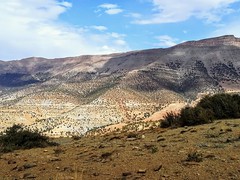Zaouia Ahansal,  (Comuna Rural) de la provincia de Azilal, región de Tadla Azilal, situada en la cara norte Alto Atlas