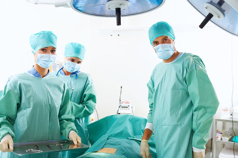 Plastic Surgeon vs. Cosmetic Surgeon: What's the Difference?