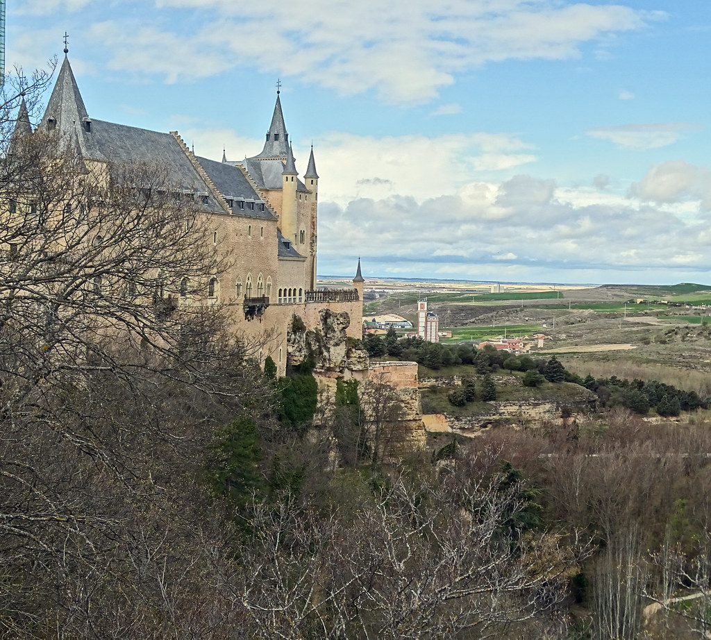 vista lateral del Alcazar de Segovia