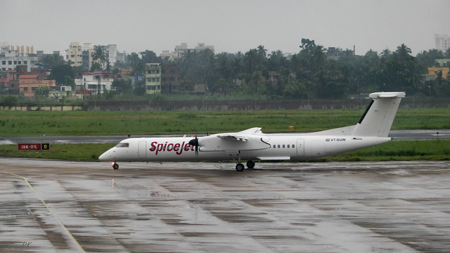 Spicejet Dash 8 Q400 (VT-SUW) taxying out at VECC