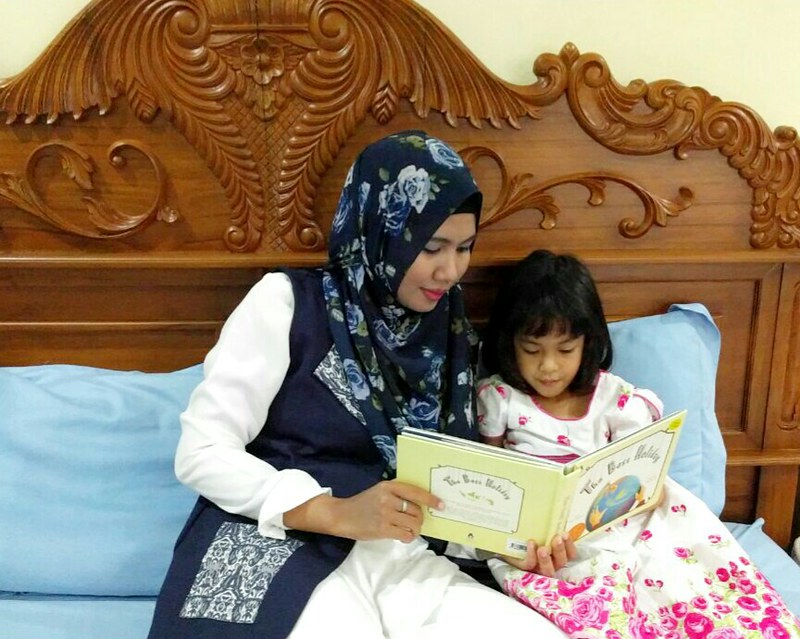 anak suka buku Indonesia