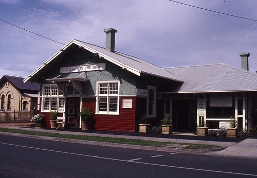 Mornington Esplanade 787, State Savings Bank, former-SOMHS 1992-3  slides 00087 | by Graeme Butler