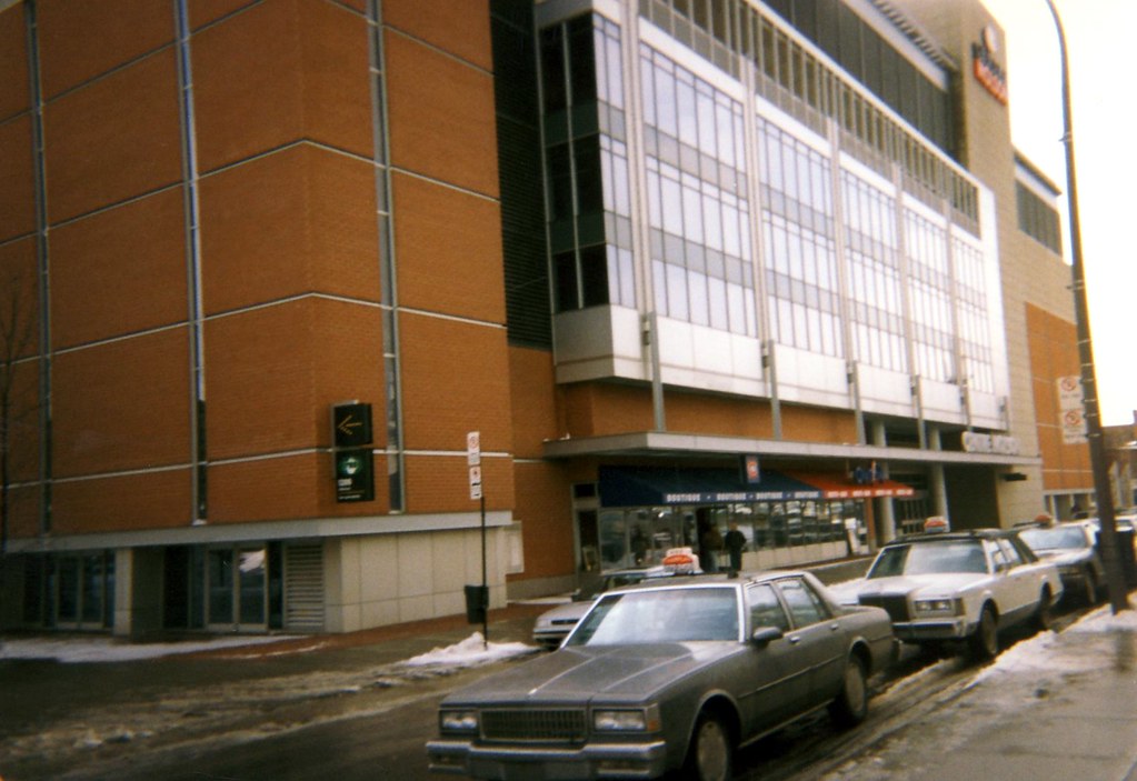 Montréal - Downtown Montréal: Centre Molson