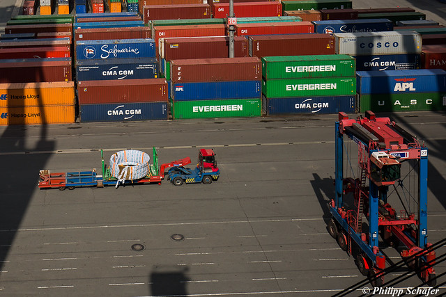 Welcome on Bord: CMA CGM Alexander von Humboldt - Blick auf den Waltershofer Hafen