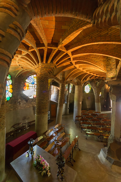 cripta de la iglesia de la Colònia Güell, Santa Coloma de Cervelló (Barcelona)