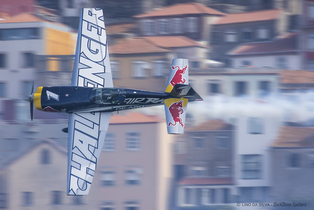 Extra 300 Challenger OE-ARO - Red Bull air Race Porto 2017