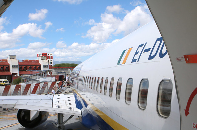 Boeing 737-8AS, Ryanair, destination Charleroi, EI-DCF