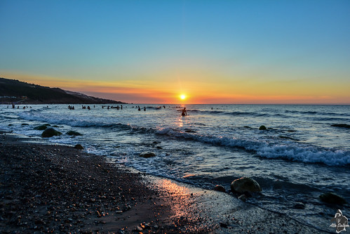 plage beach plagetassalast algérie algeria argelia afrique africa northafrica afriquedunord nikond5200 sunset coucherdesoleil الجزائر تيقزيرت mer sea merméditerranée mediterraneansea seascape coastline littoral côte paysage landscape nature water eau méditerranée البحرالأبيضالمتوسط شاطئتسالست شاطئ غروبالشمس ساحل coast waves vagues sun soleil