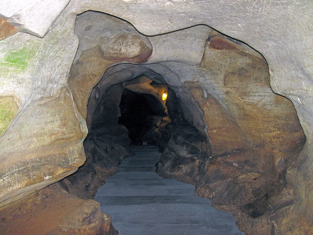 Tubular cave passage (New York Subway, Mammoth Cave, Kentucky, USA) 3